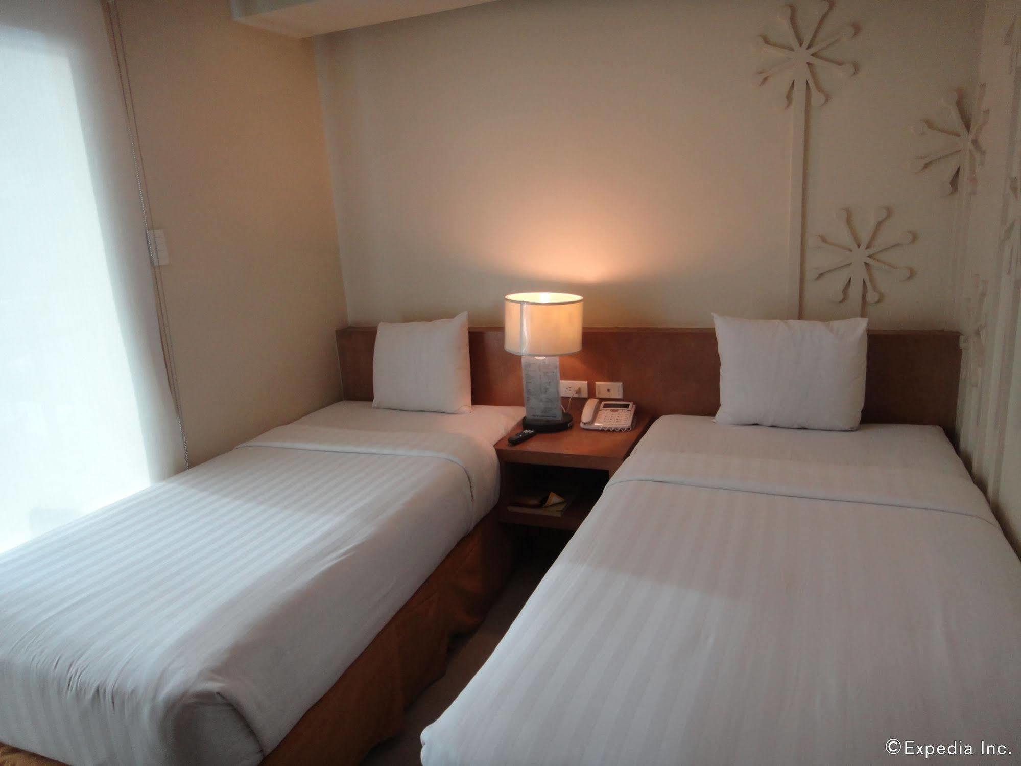 City Suites Ramos Tower 宿务 外观 照片