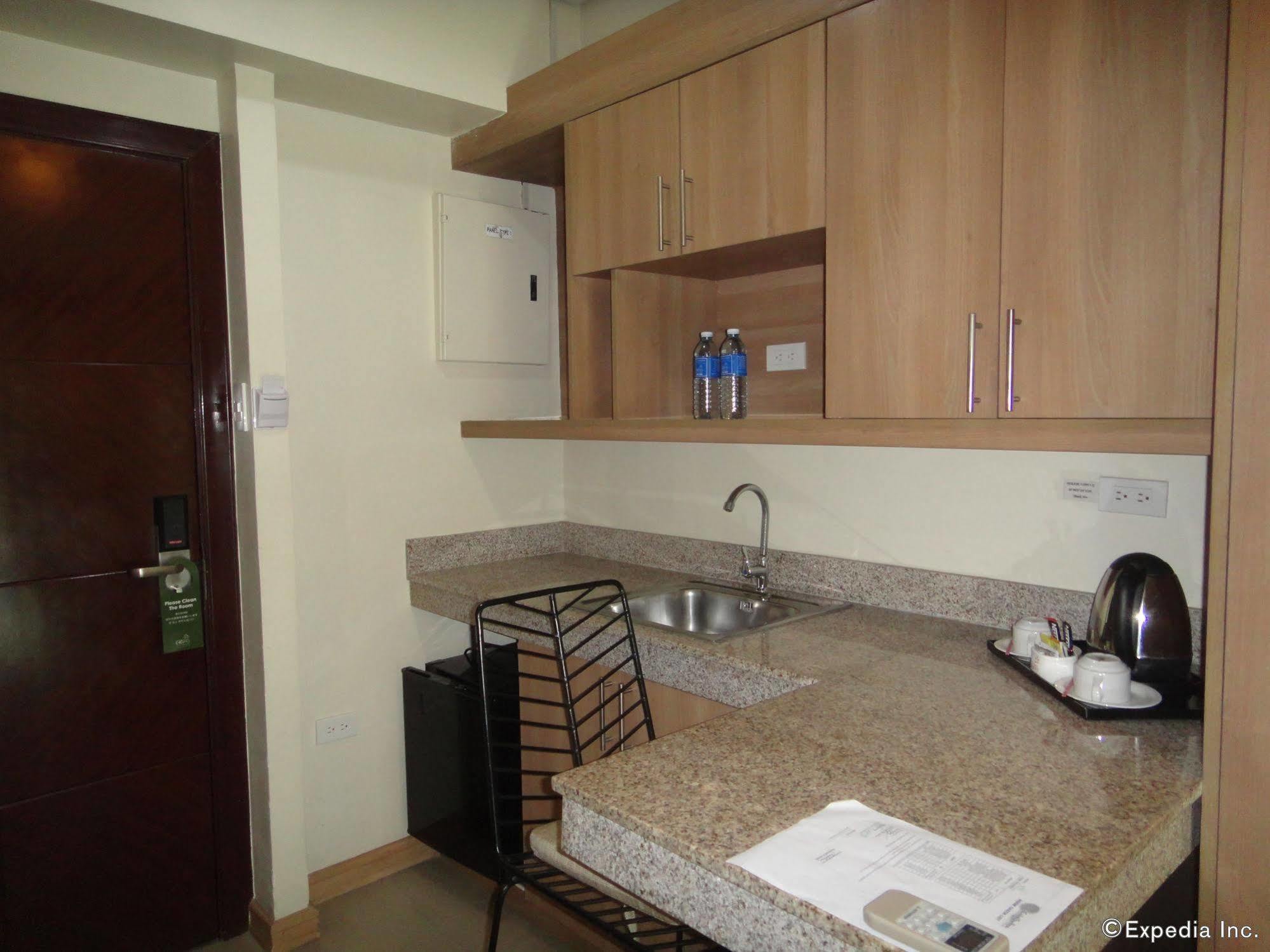 City Suites Ramos Tower 宿务 外观 照片